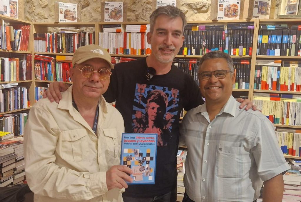 Manuel Azuaga junto a Alexis Stuart y Juanjo Florensa