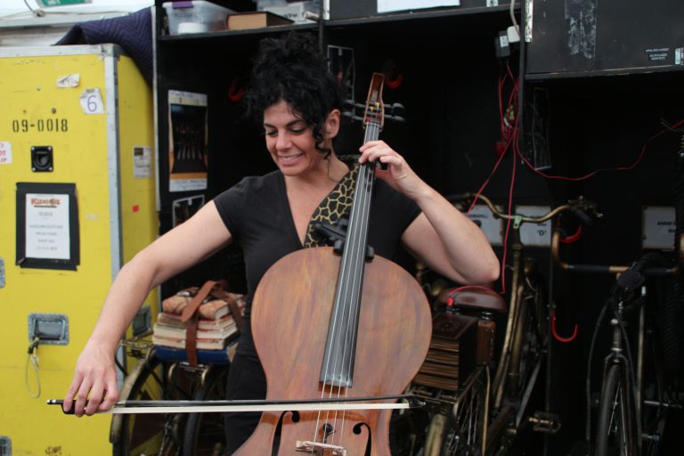 Detrás de las notas de “Kurios”: La trayectoria y disciplina de Amanda Zidow bajo la carpa del Cirque du Soleil
