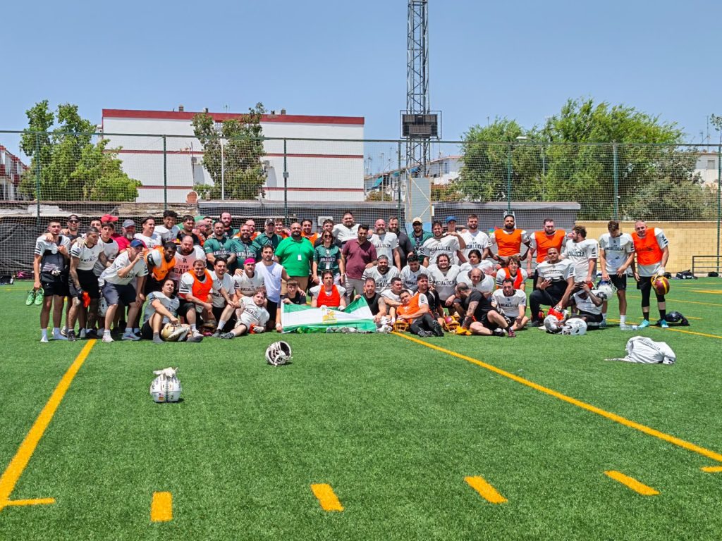 Éxito rotundo en el I Clinic del Team Andalucía de Fútbol Americano 2 PLANTEL DE JUGADORES