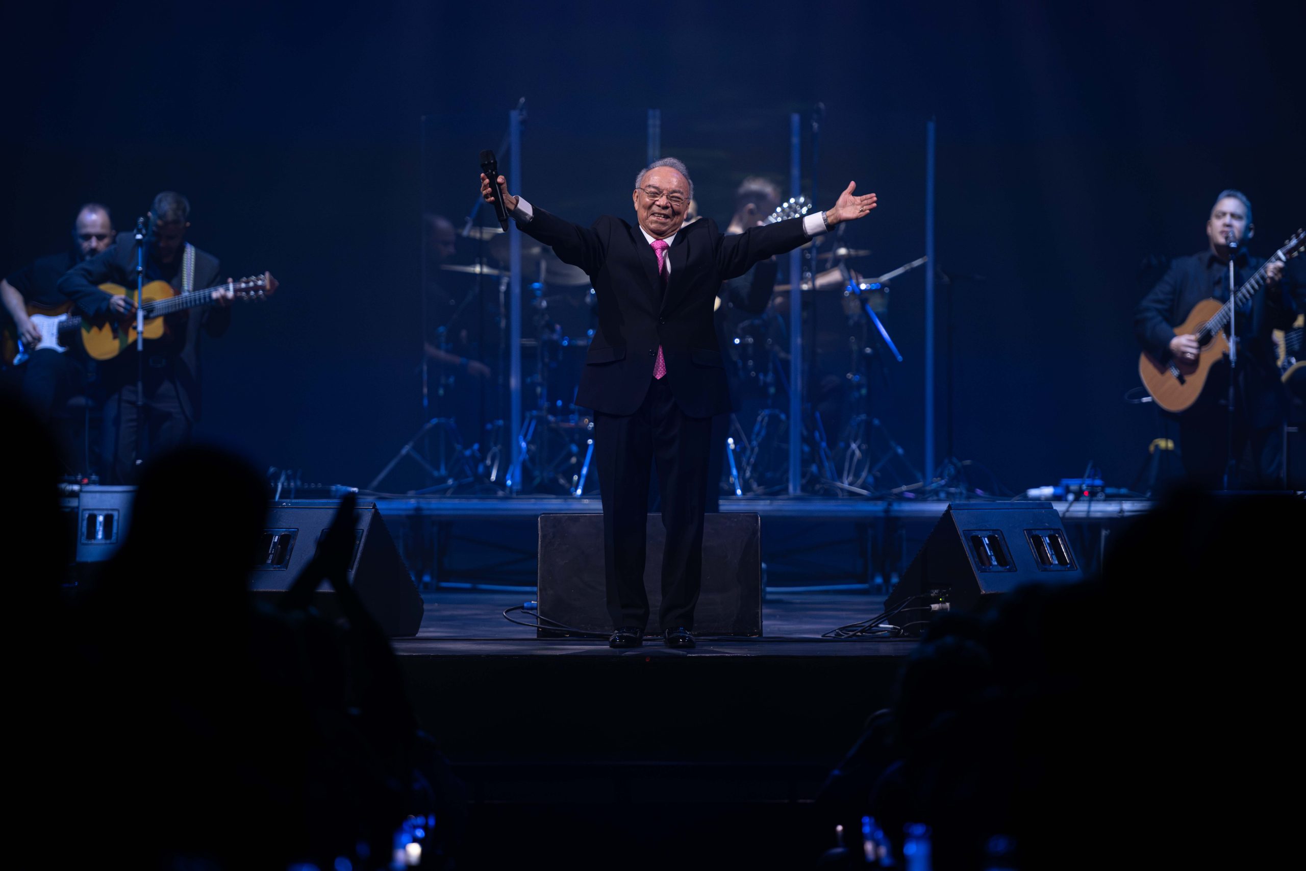 Los Panchos y Mocedades conquistan el Teatro Cervantes en una noche de nostalgia, romanticismo e historia viva de la música 2 2026 09 26 Los Panchos y Mocedades foto Javier Diaz 03 scaled